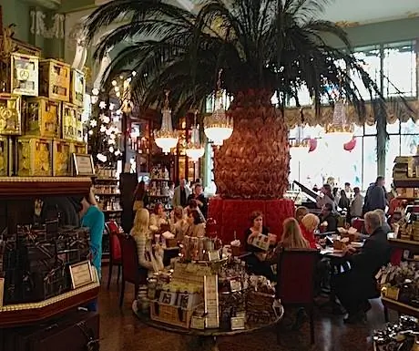 Елисеевский фуд-холл