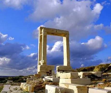 2. Исследуйте меньшие острова.