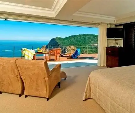 Голова над холмами