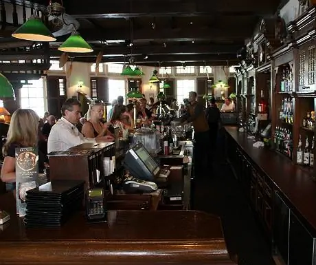 Лонг-бар отеля Raffles Сингапур