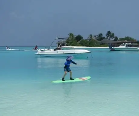 Серфинг в Four Seasons Maldives Kuda Huraa