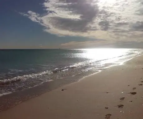 Пляж Валенсии в Испании в сумерках