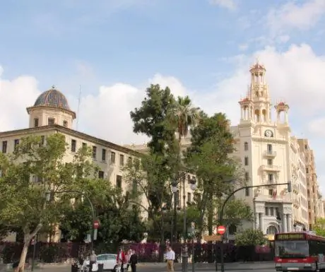 Осмотр фасада города Валенсия