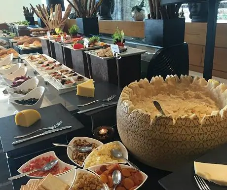 JA Palm Treet Court La Fontana шведский стол