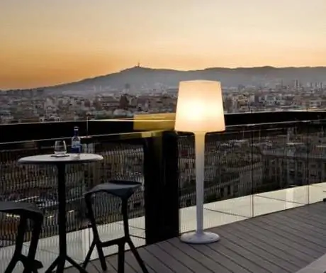 В отеле Raval Barcelo есть потрясающая терраса.