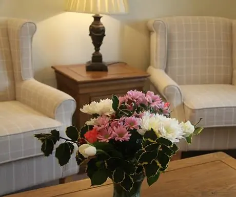 Ox Pasture Hall свежие цветы