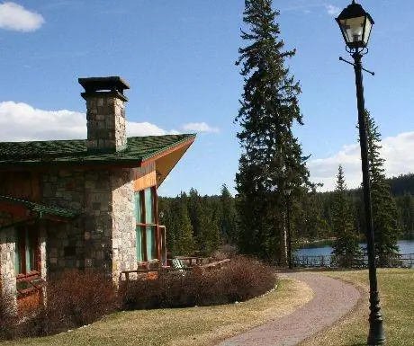 Коттедж Fairmont Jasper Park Lodge
