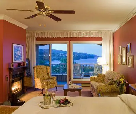 Вид из отеля Auberge des Falaises