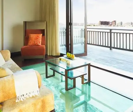 Вилла Anantara The Palm над водой