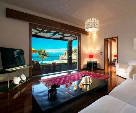 Порто-Занте-Греция-Лучшие отели-Гостиная зона с видом на бассейн