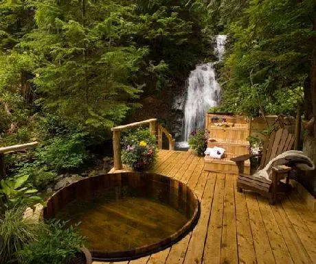 Гидромассажная ванна и водопад Ниммо Бэй