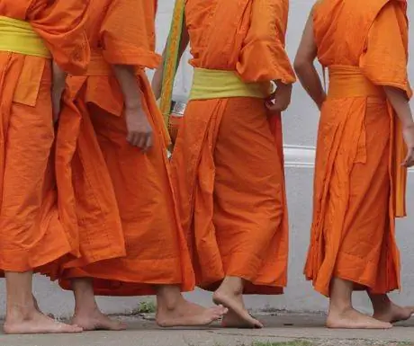 процессия монахов