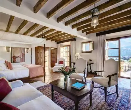 LaResidencia_460x385_room_junior_suite_executive01