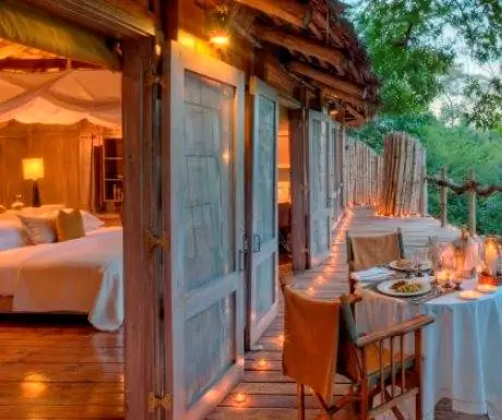Спальня и веранда Lake Manyara Tree Lodge