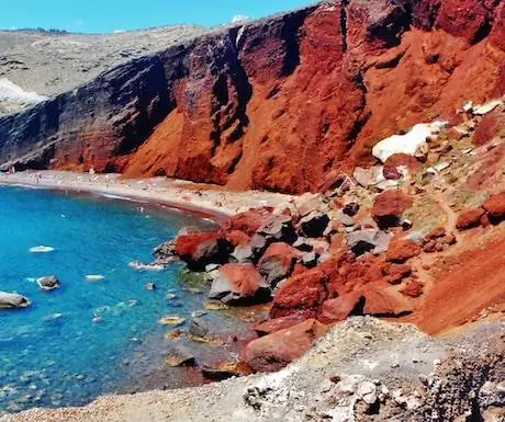 2. Красный пляж