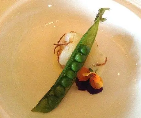 Рыба с жареным картофелем развлекает буш