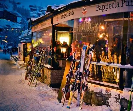 Поздние ночи в пабе Papperla в Церматте