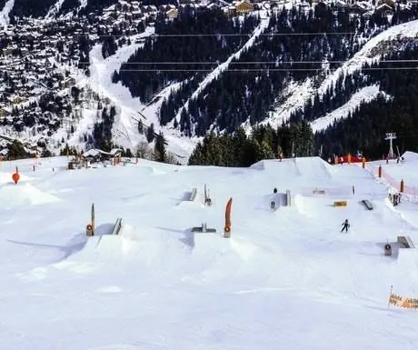 new_years_day_moon_park_empty_meribel