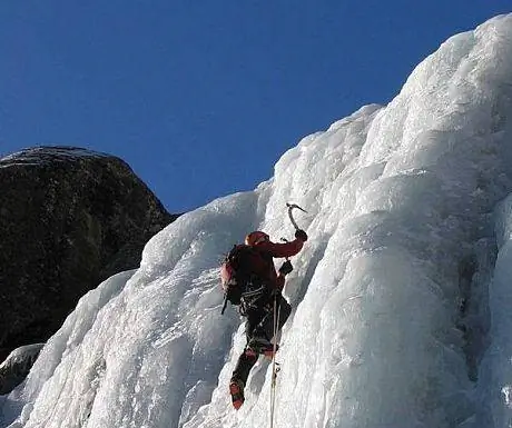 v althorens_iceclimb v althorens_iceclimb