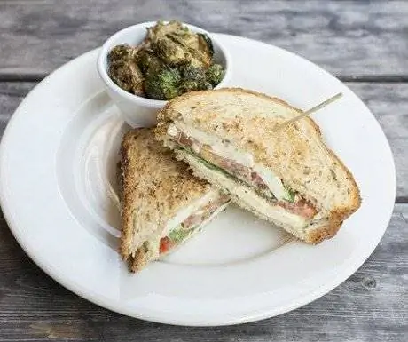 Жареный сэндвич с фетой от Михана