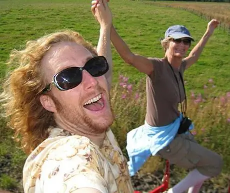 Удивительное командное соревнование по путешествиям в гоночном стиле