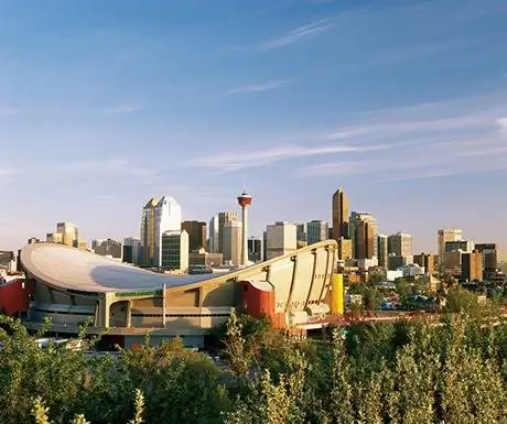 Calgary_skyline_sunrise-Посещение-Калгари