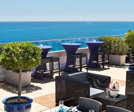 Крыша отеля Radisson в Ницце, Франция