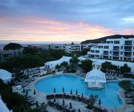Бассейн в сумерках, Sofitel Noosa