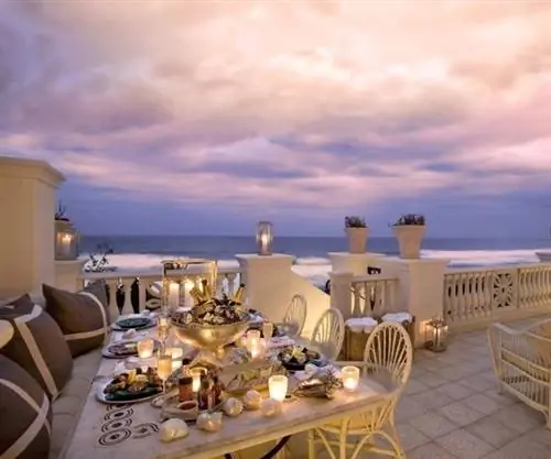 Вид из коробки с устрицами