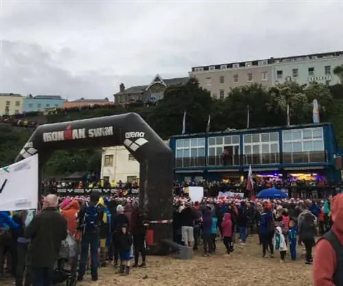 Северный пляж Тенби, где стартует Ironman Wales
