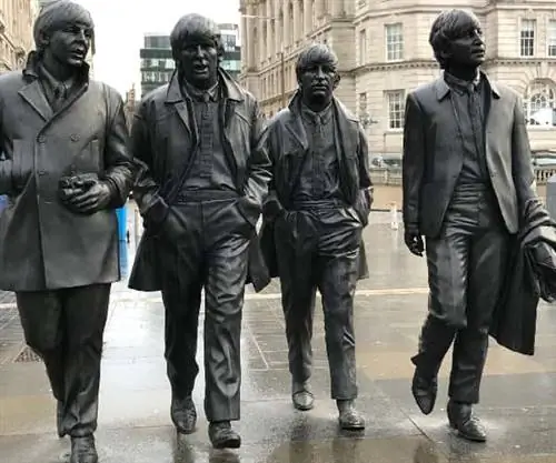 Ливерпуль был известен как родина The Beatles и родина Великолепной четверки.