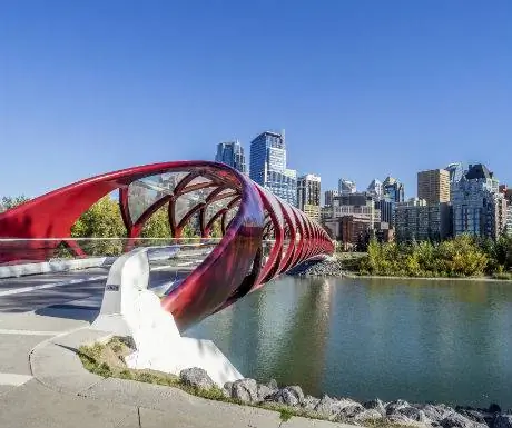 через_the_red_bridge