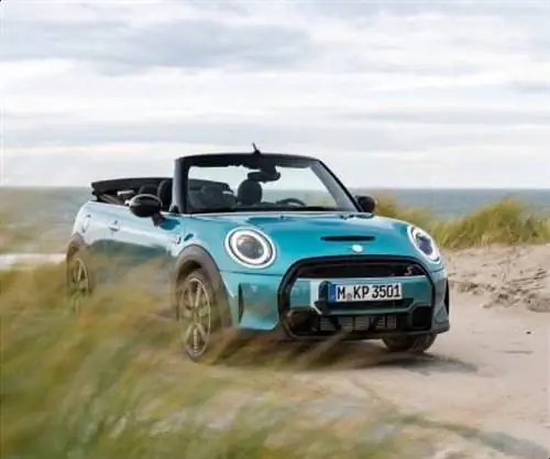 MINI Convertible теперь в версии Seaside Edition - синий, как море, и потрясающе белый, как пляж