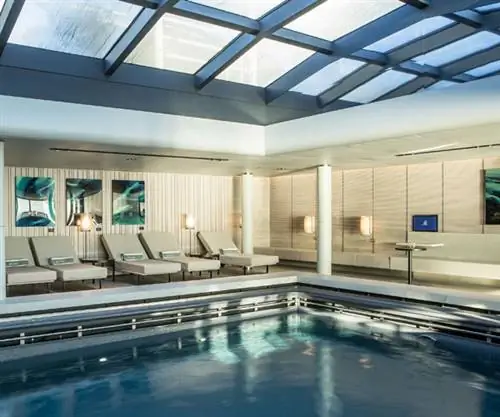 Комендант Шарко, роскошный круиз по Антарктиде