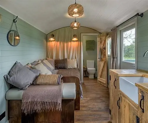 Обзор: Shepherd Huts Brook Cottage, недалеко от Пулхели, полуостров Ллин, Северный Уэльс