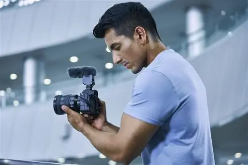 sony a7 iv держится