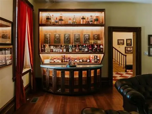 Вы можете остановиться в доме основателя Maker’s Mark, чтобы получить незабываемые впечатления от бурбоновой тропы