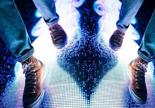 Выставка Light Floor в музее WNDR Выставка Light Floor в музее WNDR