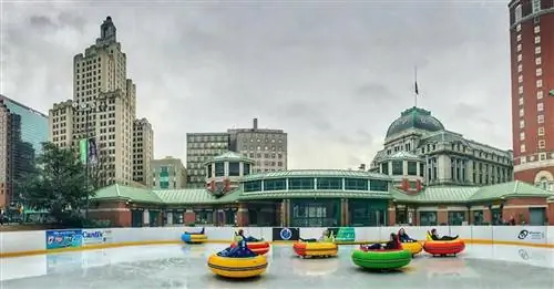 Автодром Alex and Ani City Center