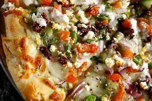 Греческая пицца от Dimitrios Cuisine в Кембридже, Массачусетс