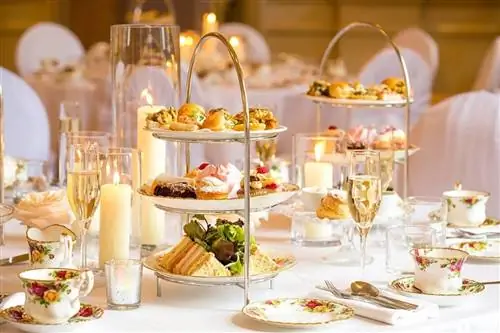Полдник в отеле Angel и ресторане Oak Room