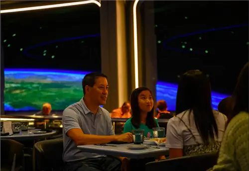 15 лучших ресторанов Epcot с вкусными ужинами, закусками и десертами