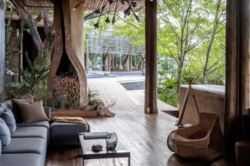 Зона отдыха снаружи в Singita Lebombo Lodge