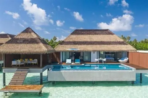 Бунгало над водой на роскошном курорте Pullman Maldives
