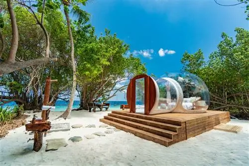 Пузырьковая палатка в Amilla Glamping by Day, одном из многочисленных курортов на Мальдивах