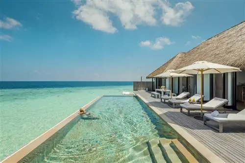 Бунгало над водой на одном из роскошных мальдивских курортов COMO Resort