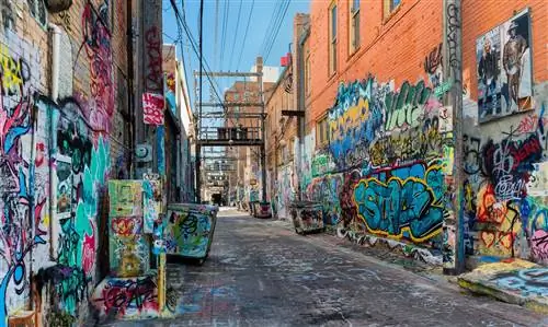 РАПИД-СИТИ, ЮЖНАЯ ДАКОТА - 30 ОКТЯБРЯ: Аллея искусств на 7-й улице 30 октября 2015 г. в Рапид-Сити, Южная Дакота