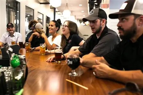 6 медведей и коза Ресторан-пивоварня Fredericksburg