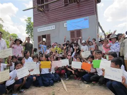 Группа из Остина строит общественный центр в Камбодже