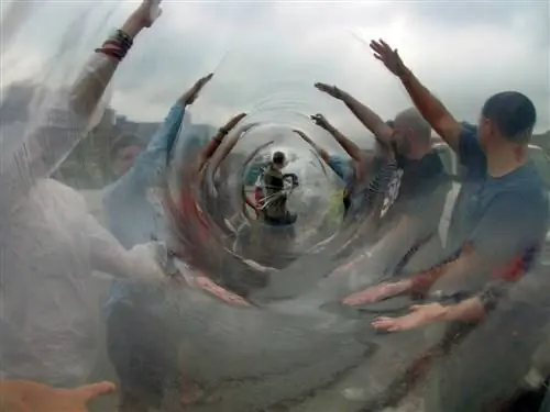 Отправка носков в Северную Корею на воздушном шаре